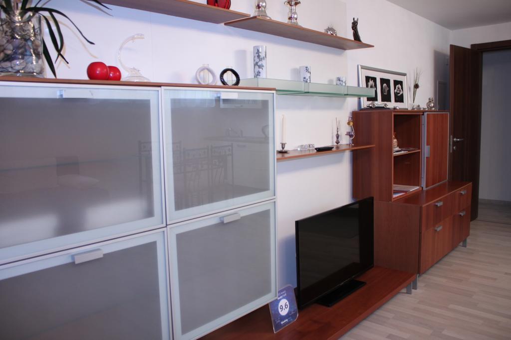 Contone Studio 1 1/2 מראה חיצוני תמונה
